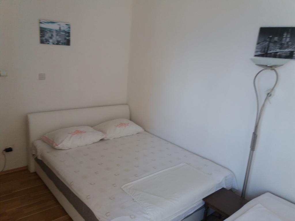 Studio Apartment Ema Split Bagian luar foto
