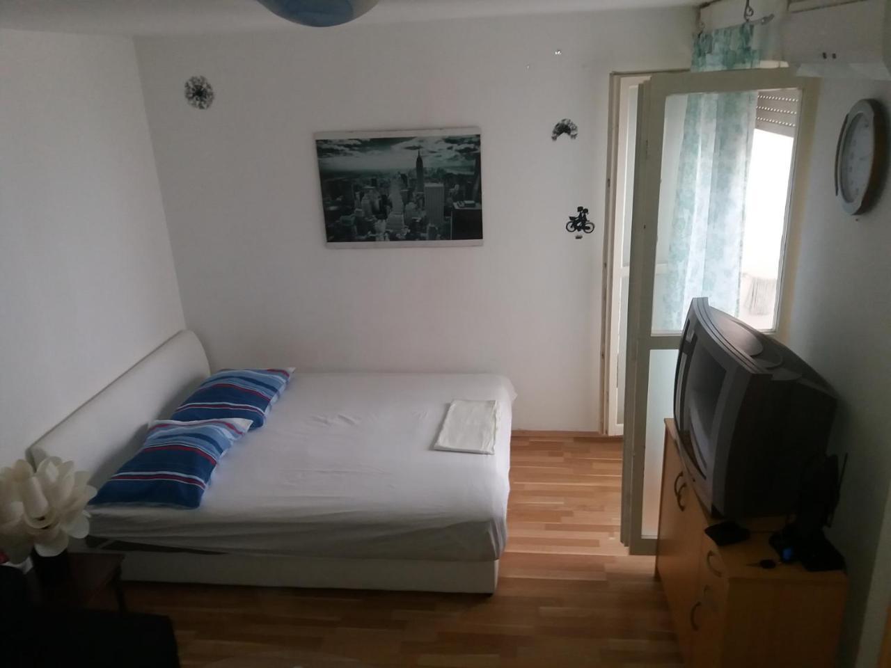 Studio Apartment Ema Split Bagian luar foto